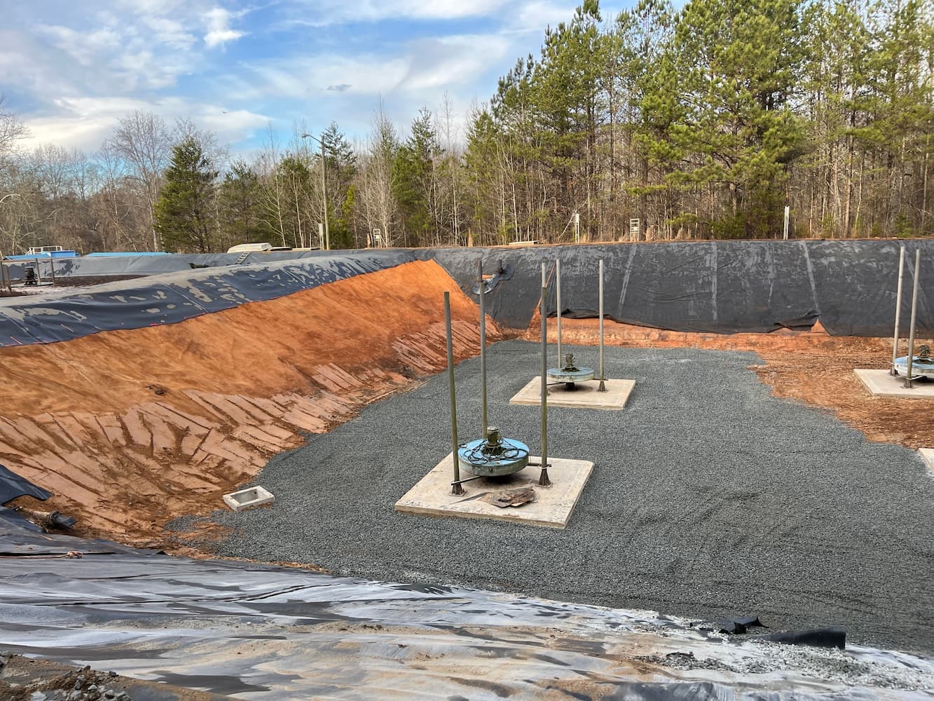 Concrete bottom and side slope installation