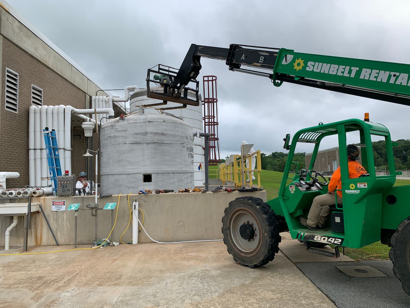 Don Moore WTP Fluoride Tank Replacement